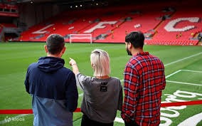 识别“杀猪局”：二八杠对局中如何通过人员构成判断真伪。（识破“杀猪局”：从二八杠牌局的人员配置辨别真假）